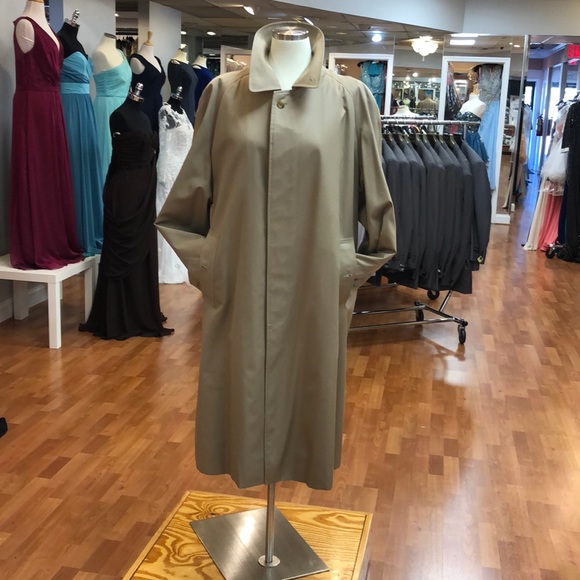Men’s Burberry raincoat with zip out lining